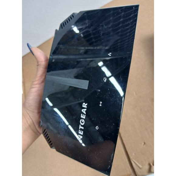 USED NETGEAR - AC1200 WiFi Router 1.2Gbps (R6120) - Picture 2 of 4